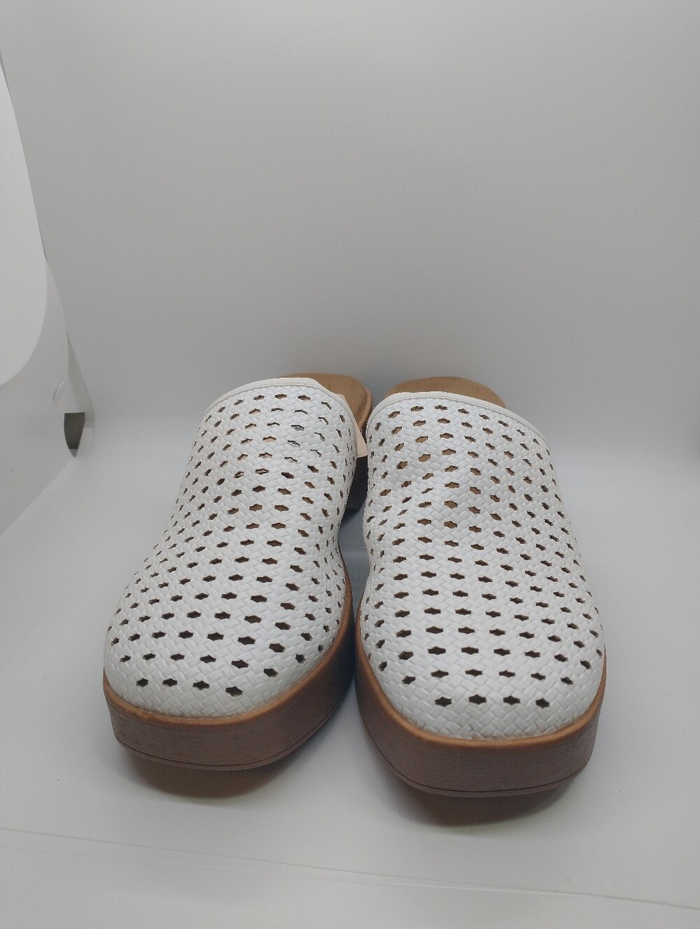 MUK LUKS Women's Callen Clog, Size US 9, EUR 40.5, White Color, New With Tags